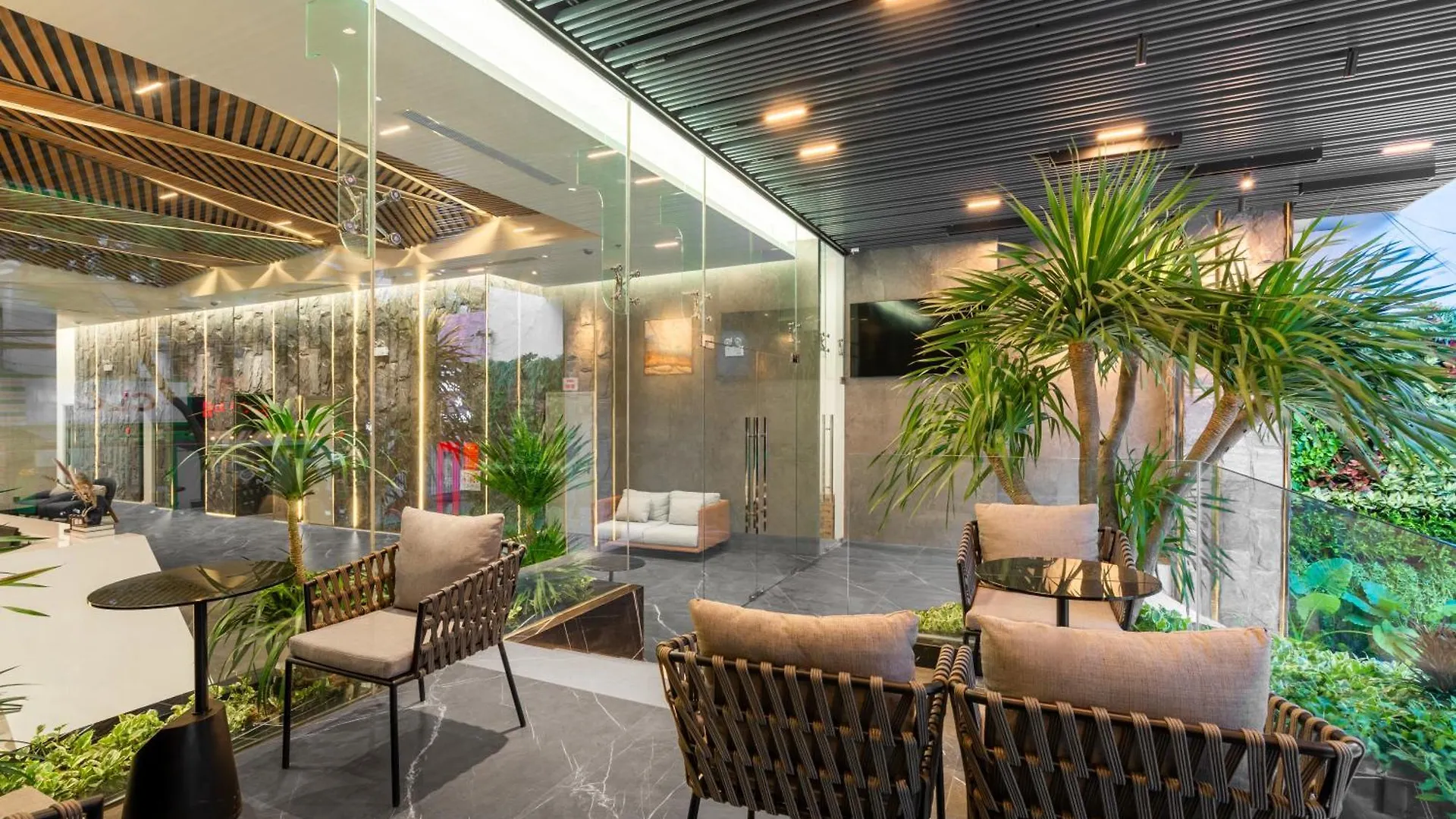 Seaside Boutique Hotel Nha Trang Beach 4*,